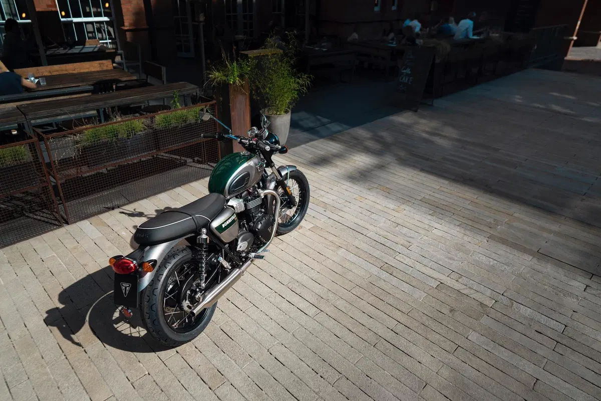 Triumph Bonneville: arrivano le Gold Line Edition (5)