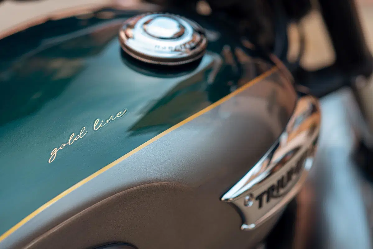 Triumph Bonneville: arrivano le Gold Line Edition (6)