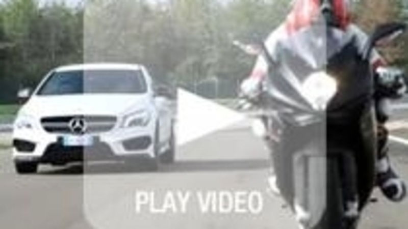 Mercedes-Benz CLA 45 AMG vs MV Agusta F3 800: eccole insieme in pista