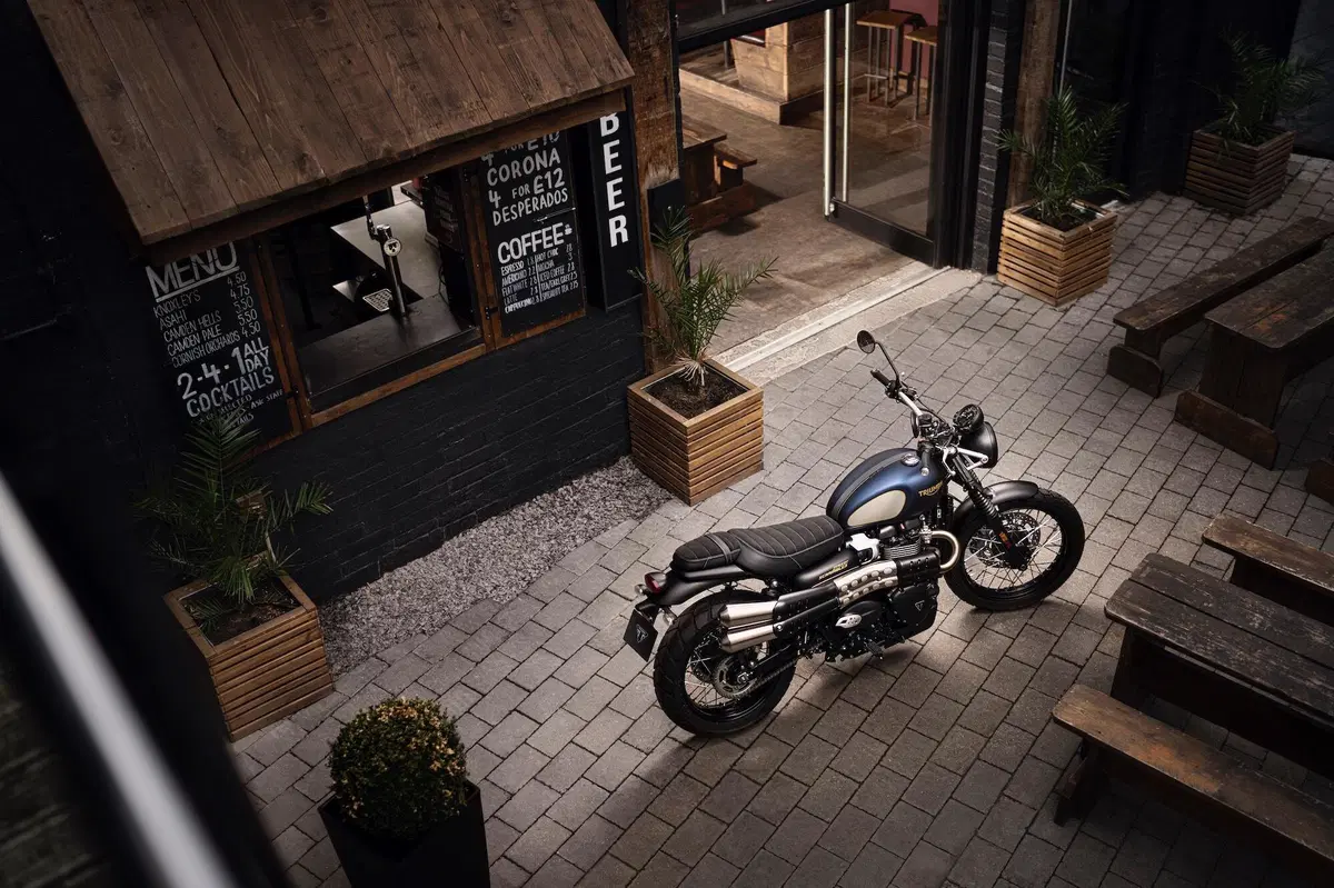 Triumph Bonneville: arrivano le Gold Line Edition