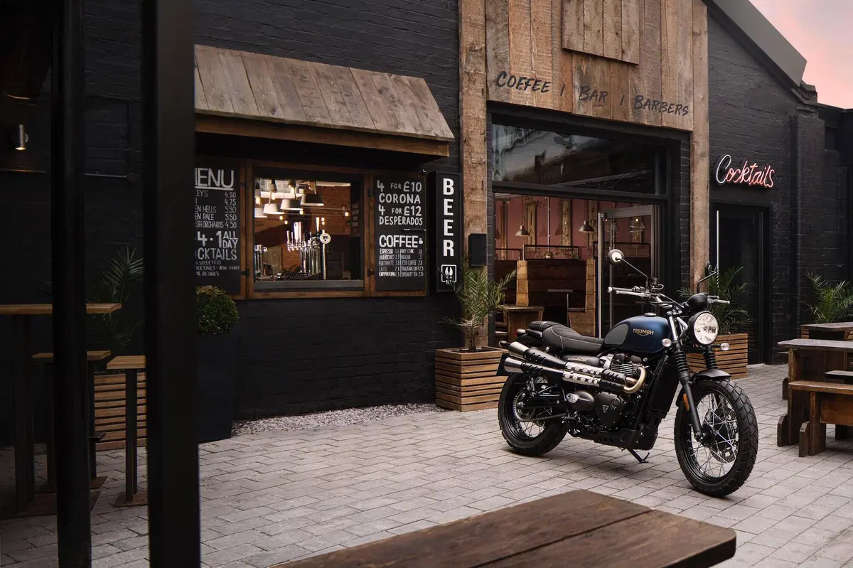 Triumph Bonneville: arrivano le Gold Line Edition (3)