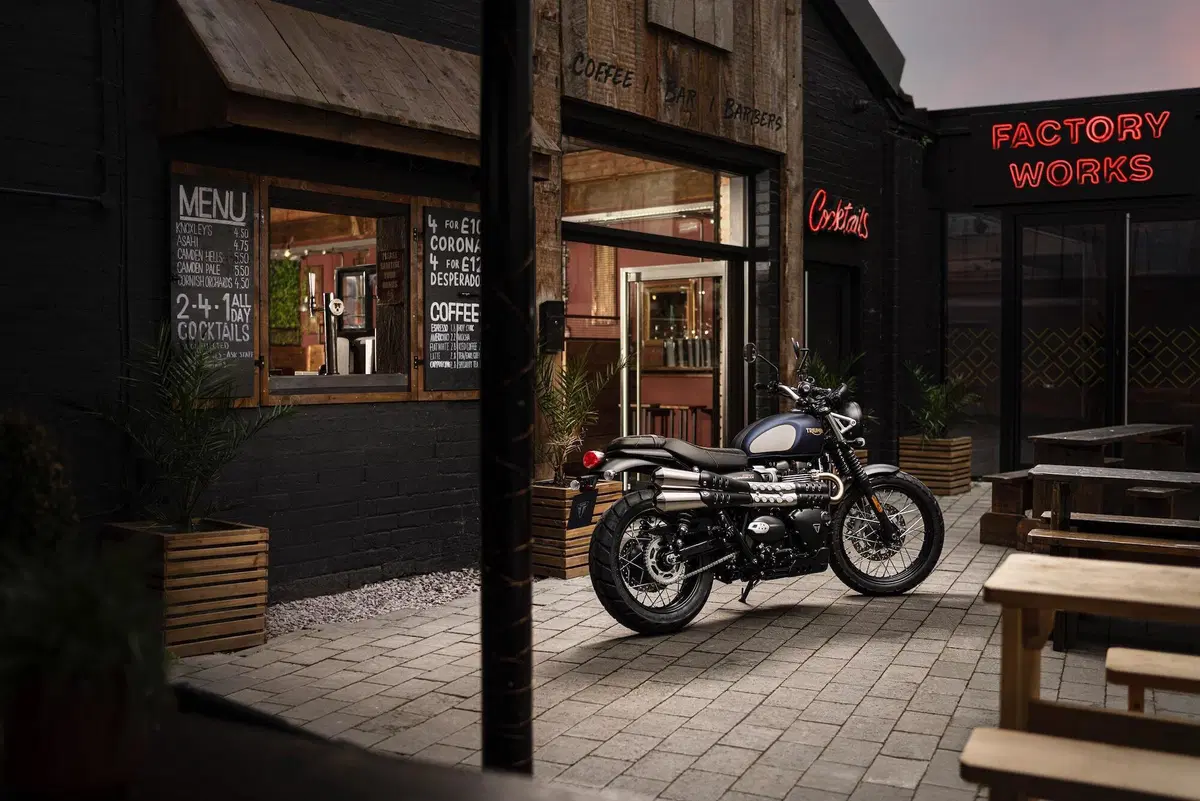 Triumph Bonneville: arrivano le Gold Line Edition (4)