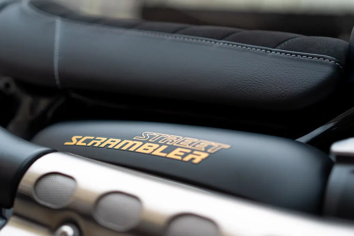 Triumph Bonneville: arrivano le Gold Line Edition (6)