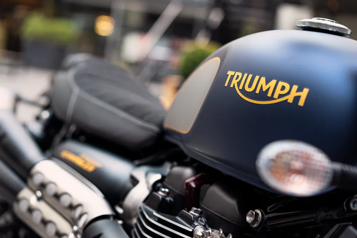 Triumph Bonneville: arrivano le Gold Line Edition (7)