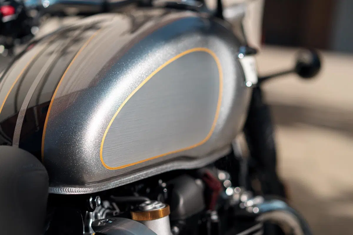 Triumph Bonneville: arrivano le Gold Line Edition (6)