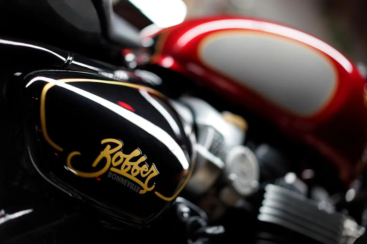Triumph Bonneville: arrivano le Gold Line Edition (6)