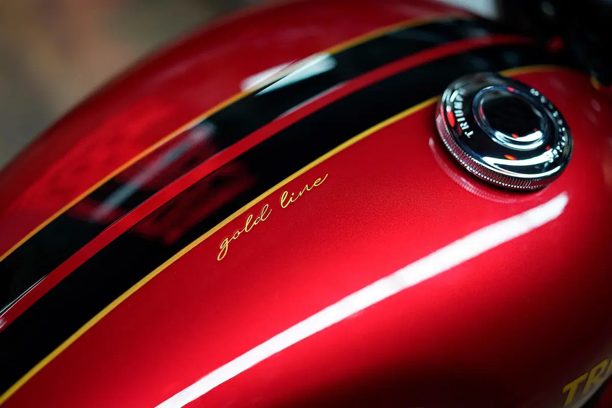 Triumph Bonneville: arrivano le Gold Line Edition (8)