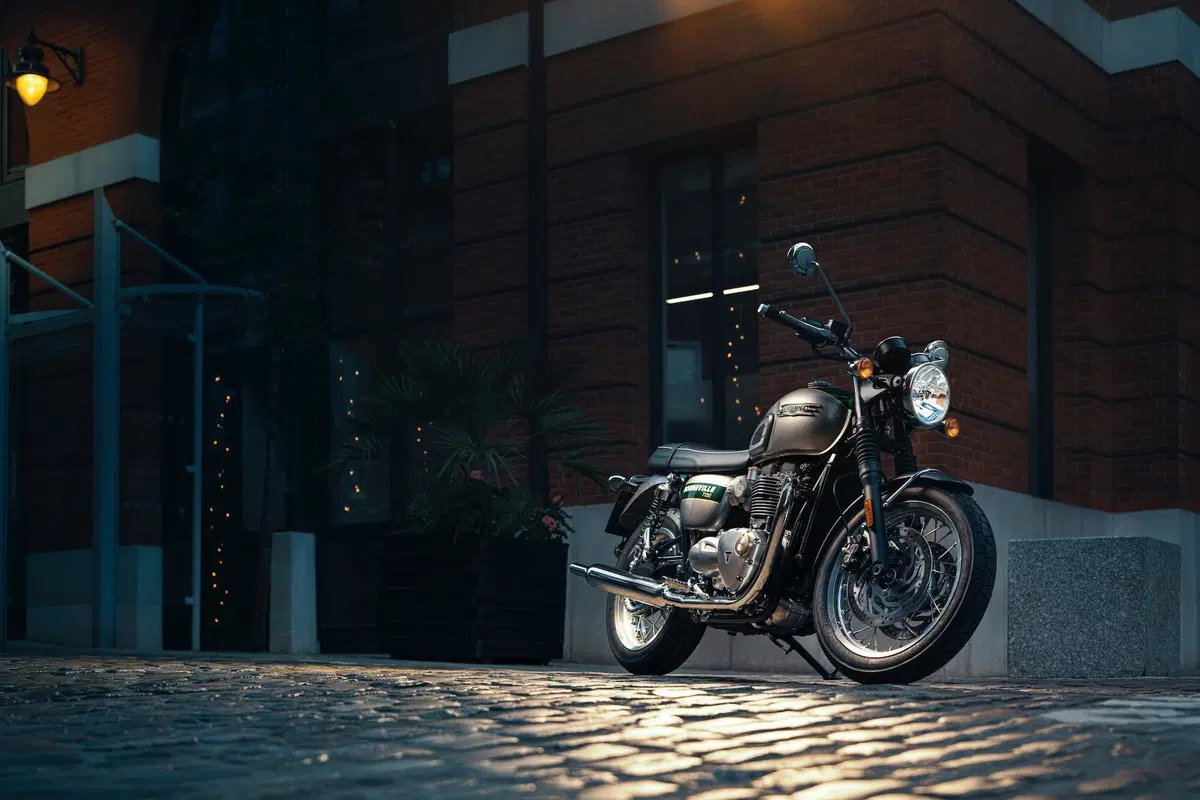Triumph Bonneville: arrivano le Gold Line Edition (4)