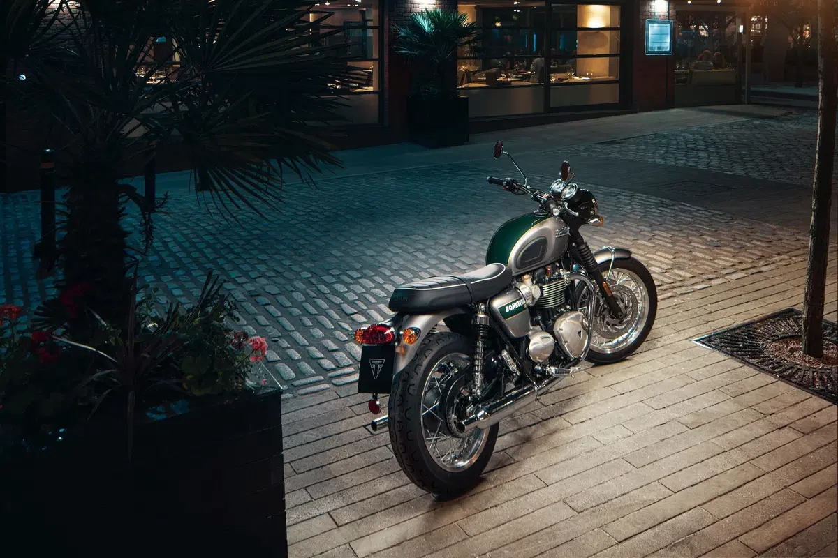 Triumph Bonneville: arrivano le Gold Line Edition (5)