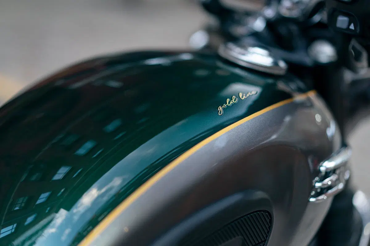 Triumph Bonneville: arrivano le Gold Line Edition (8)