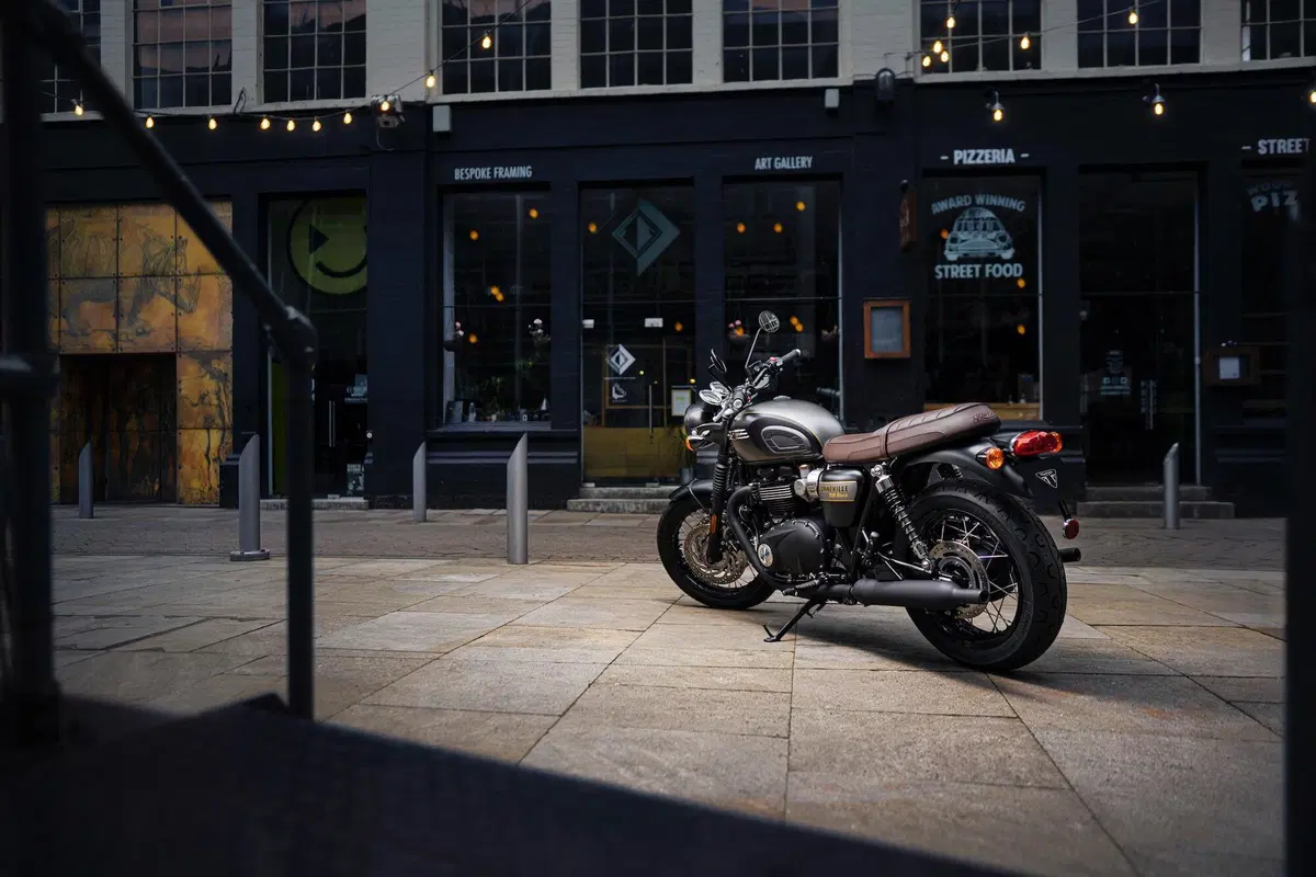 Triumph Bonneville: arrivano le Gold Line Edition