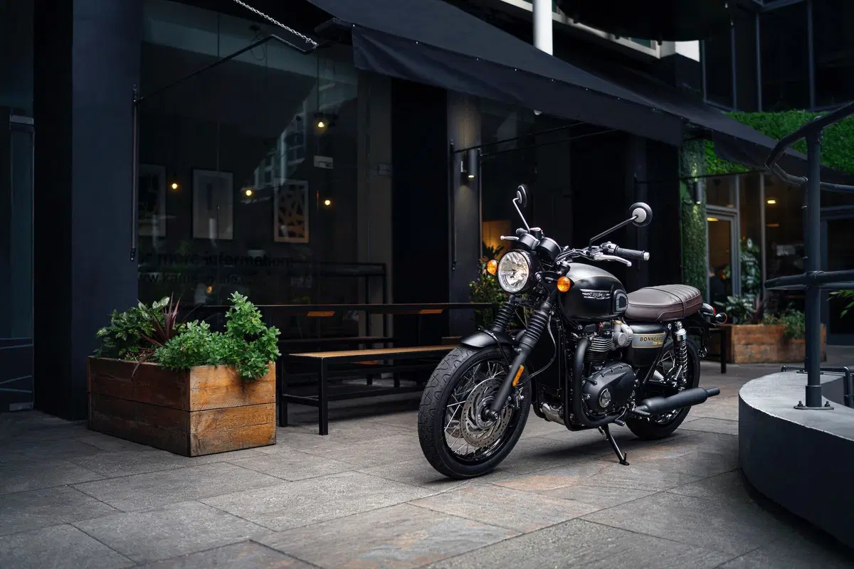 Triumph Bonneville: arrivano le Gold Line Edition (3)