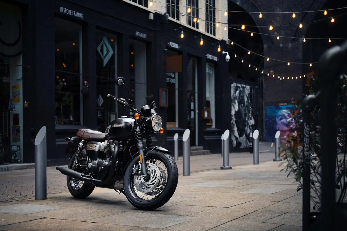 Triumph Bonneville: arrivano le Gold Line Edition (4)
