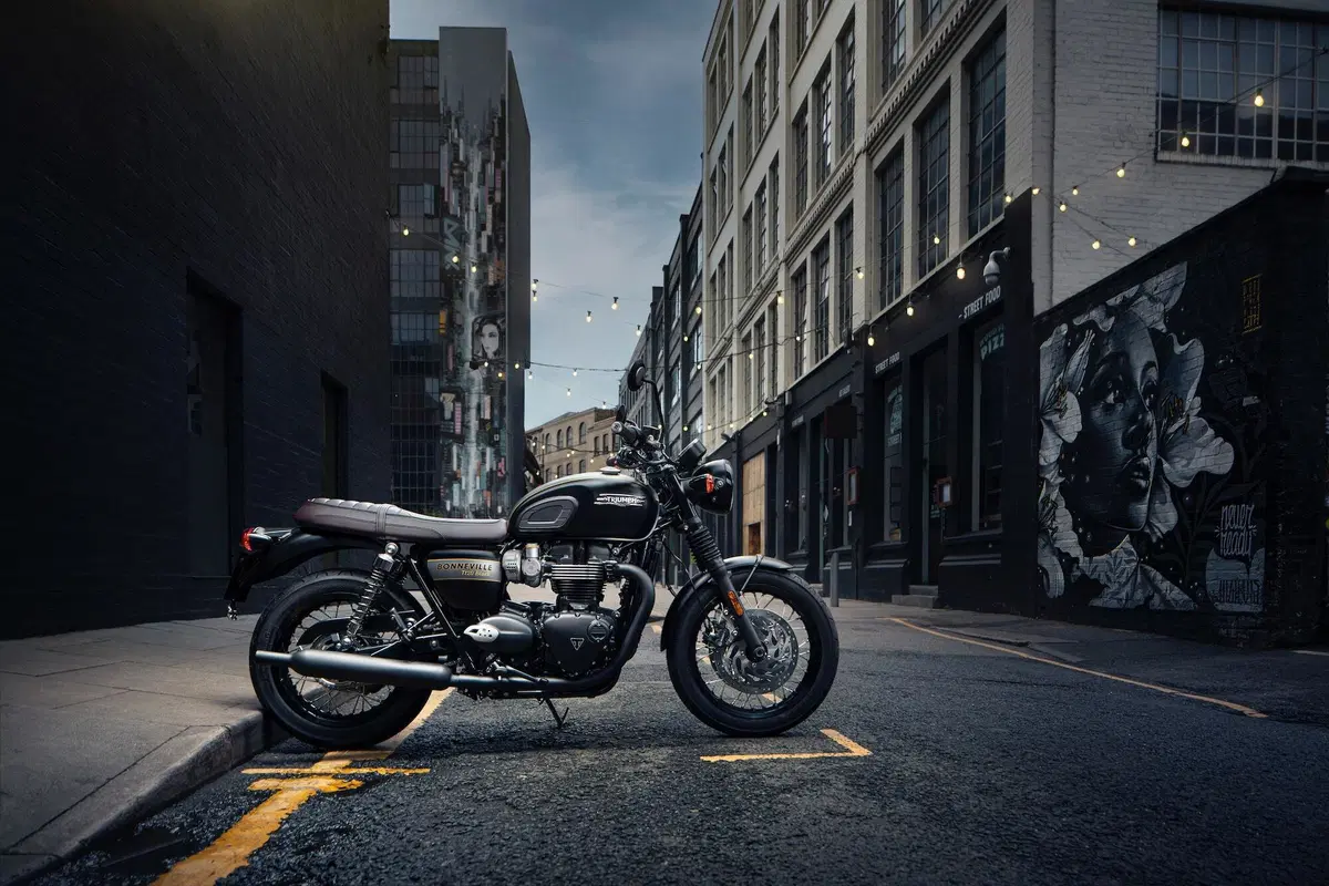 Triumph Bonneville: arrivano le Gold Line Edition (5)