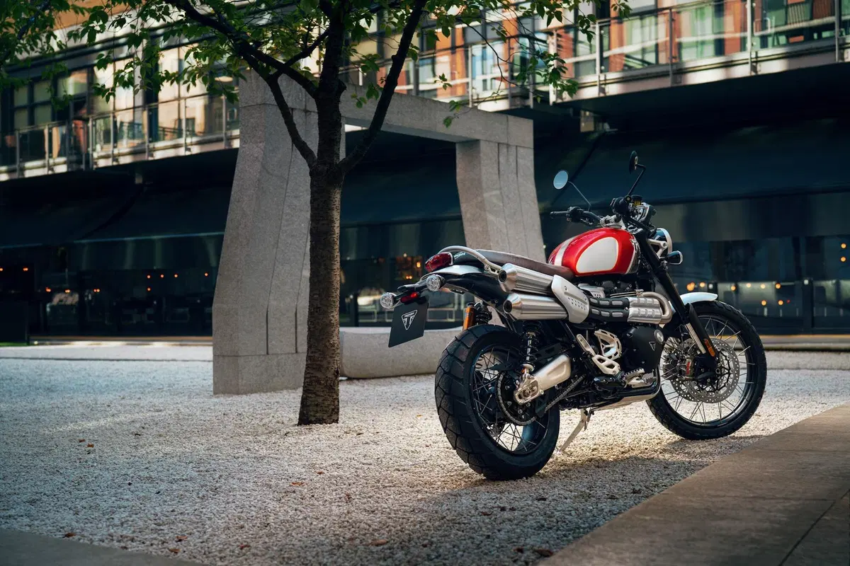 Triumph Bonneville: arrivano le Gold Line Edition (2)