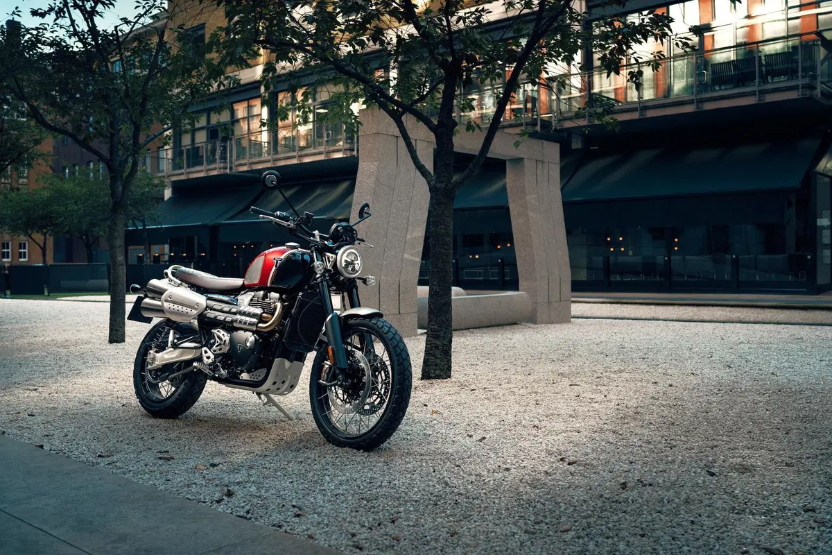 Triumph Bonneville: arrivano le Gold Line Edition (5)