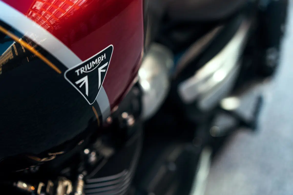 Triumph Bonneville: arrivano le Gold Line Edition (7)