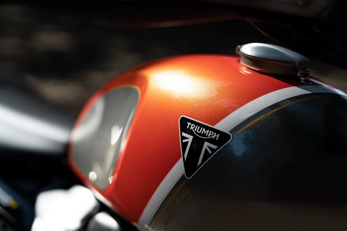 Triumph Bonneville: arrivano le Gold Line Edition (8)