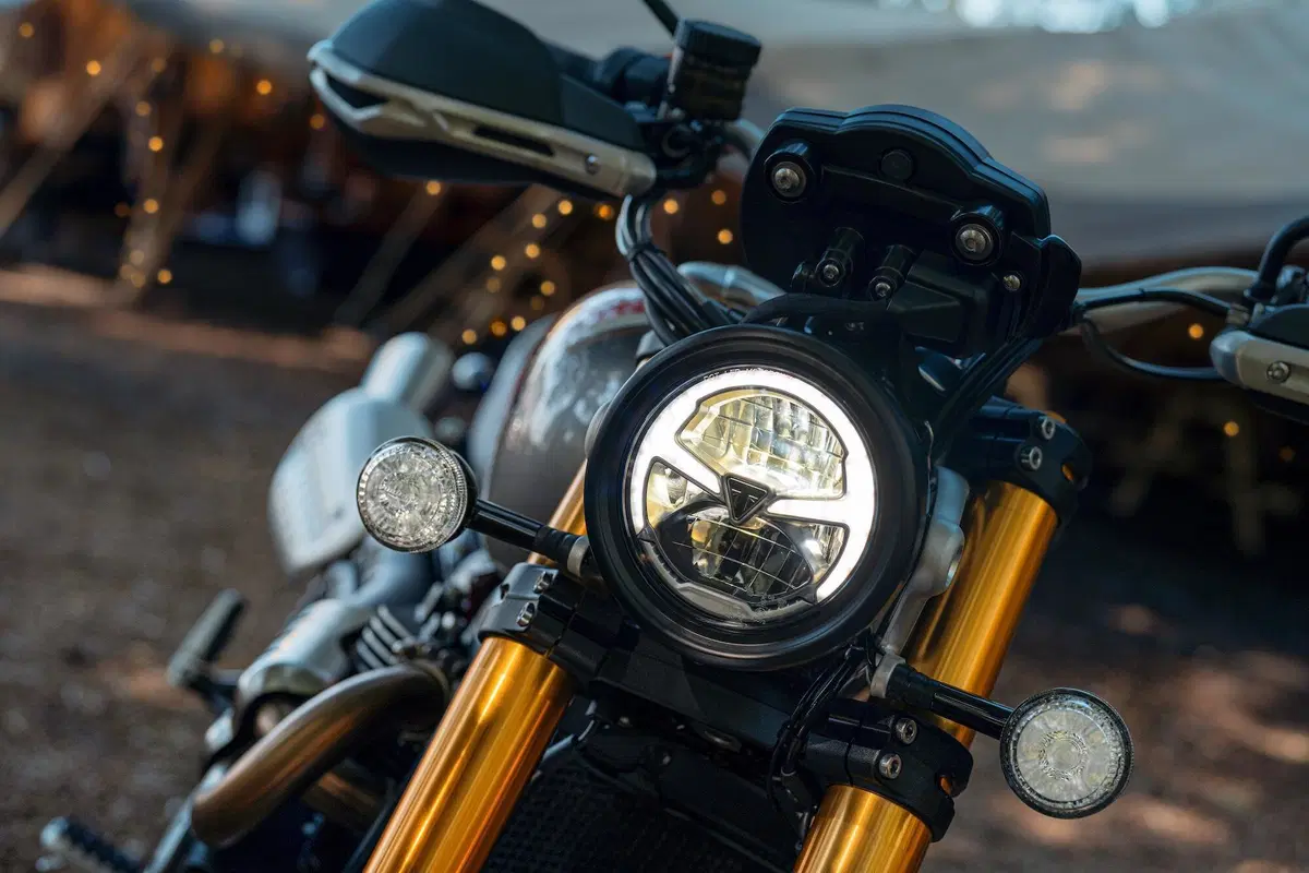 Triumph Bonneville: arrivano le Gold Line Edition (9)