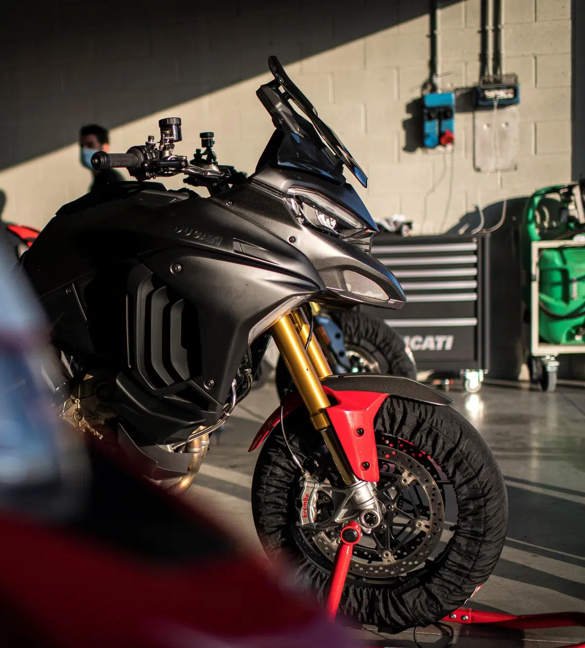 ESCLUSIVO! Abbiamo provato la Ducati Multistrada Pikes Peak V4: TEST in pista (3)
