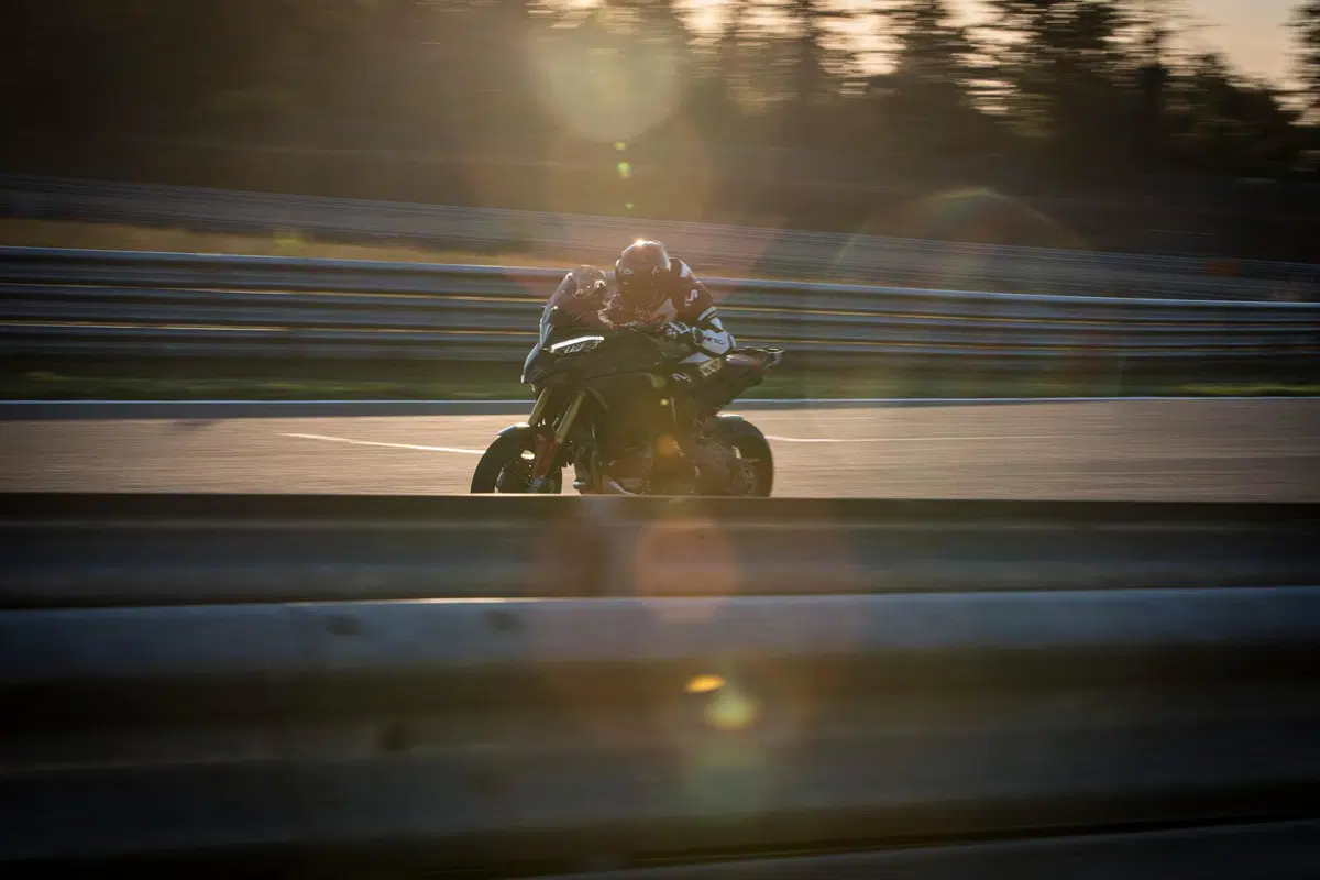 ESCLUSIVO! Abbiamo provato la Ducati Multistrada Pikes Peak V4: TEST in pista (8)