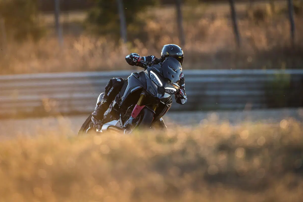 ESCLUSIVO! Abbiamo provato la Ducati Multistrada Pikes Peak V4: TEST in pista (9)