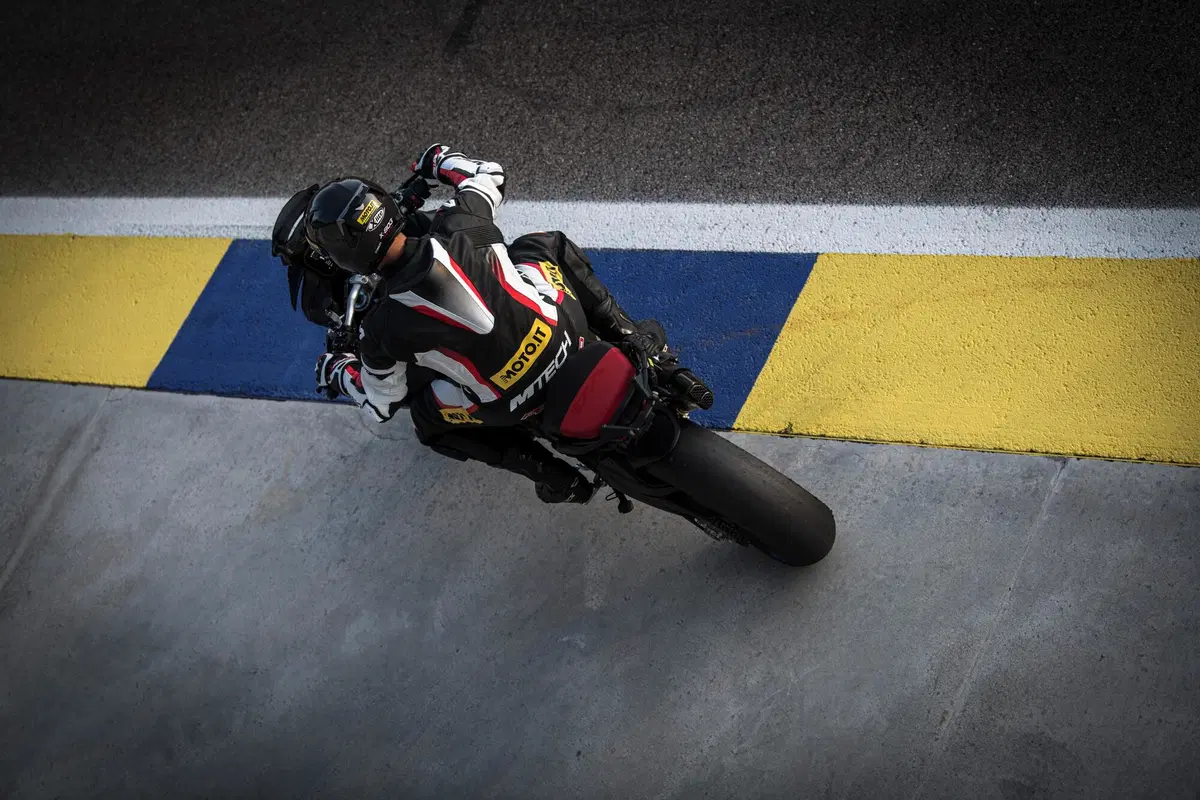 ESCLUSIVO! Abbiamo provato la Ducati Multistrada Pikes Peak V4: TEST in pista (13)