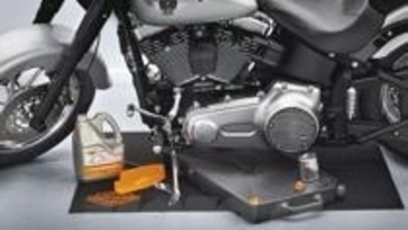 Harley-Davidson propone dal catalogo Genuine Motor Accessories and Parts due kit per la cura della vostra Harley
