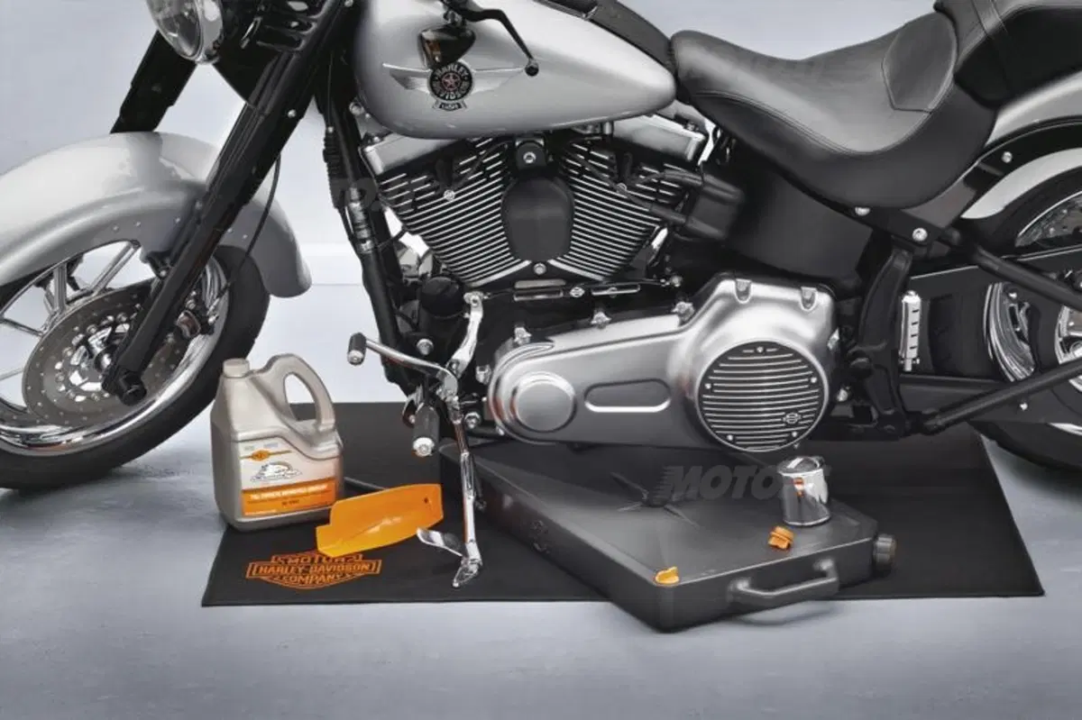 Harley-Davidson propone dal catalogo Genuine Motor Accessories and Parts due kit per la cura della vostra Harley (2)