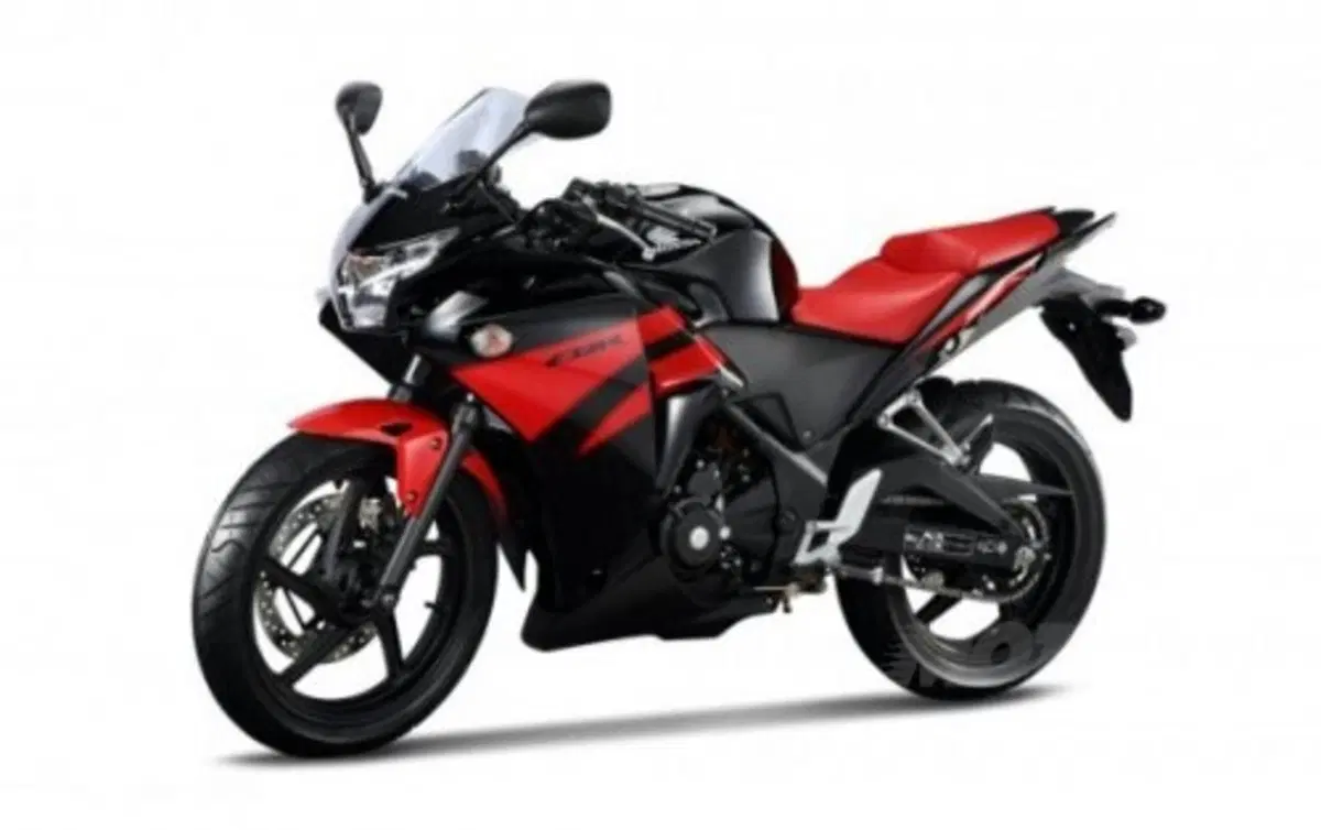 Mercato indonesiano: Suzuki GSX150R e Honda CBR250 Mugen (3)