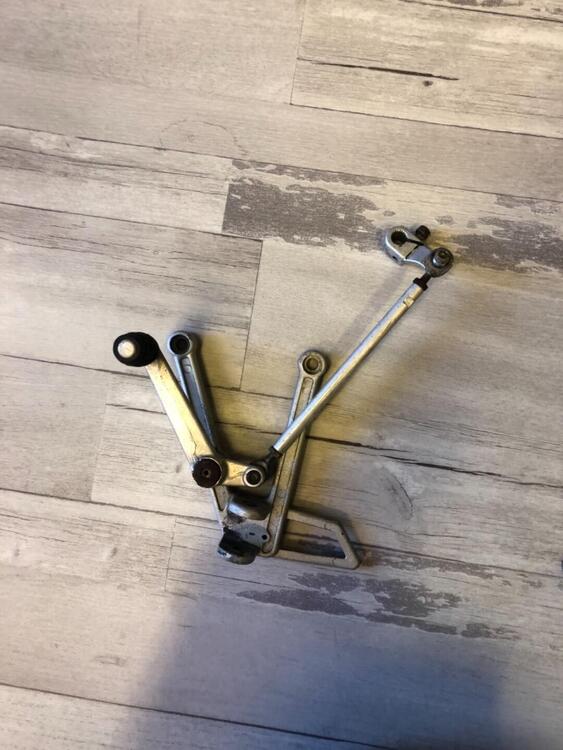 STAFFA POGGIA PIEDI Cagiva