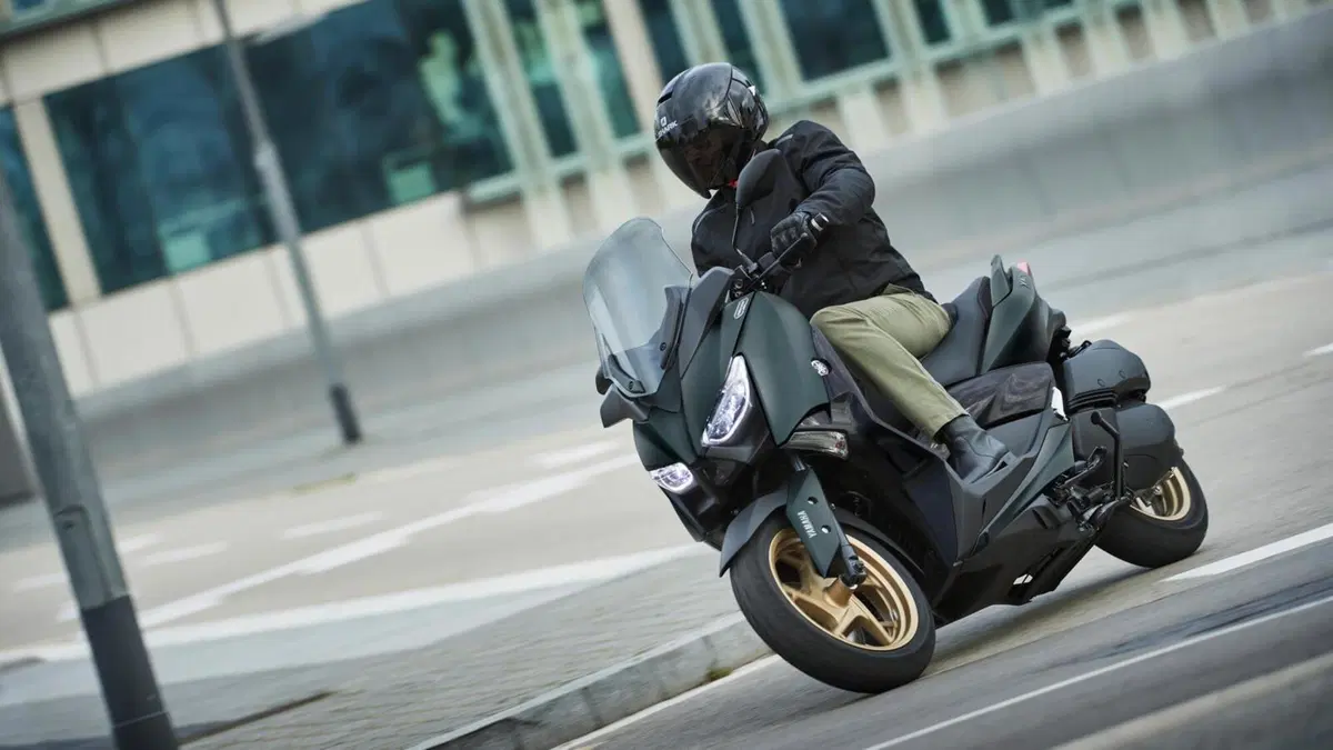 Yamaha: nuovi colori 2022 per NMAX 125 e 155, XMAX 300 e 125, Tricity 300 e D'elight 125 (10)