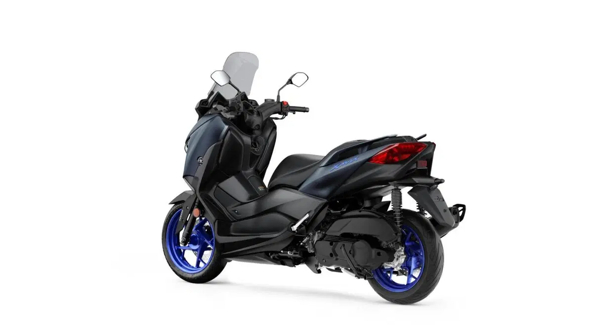 Yamaha: nuovi colori 2022 per NMAX 125 e 155, XMAX 300 e 125, Tricity 300 e D'elight 125 (2)