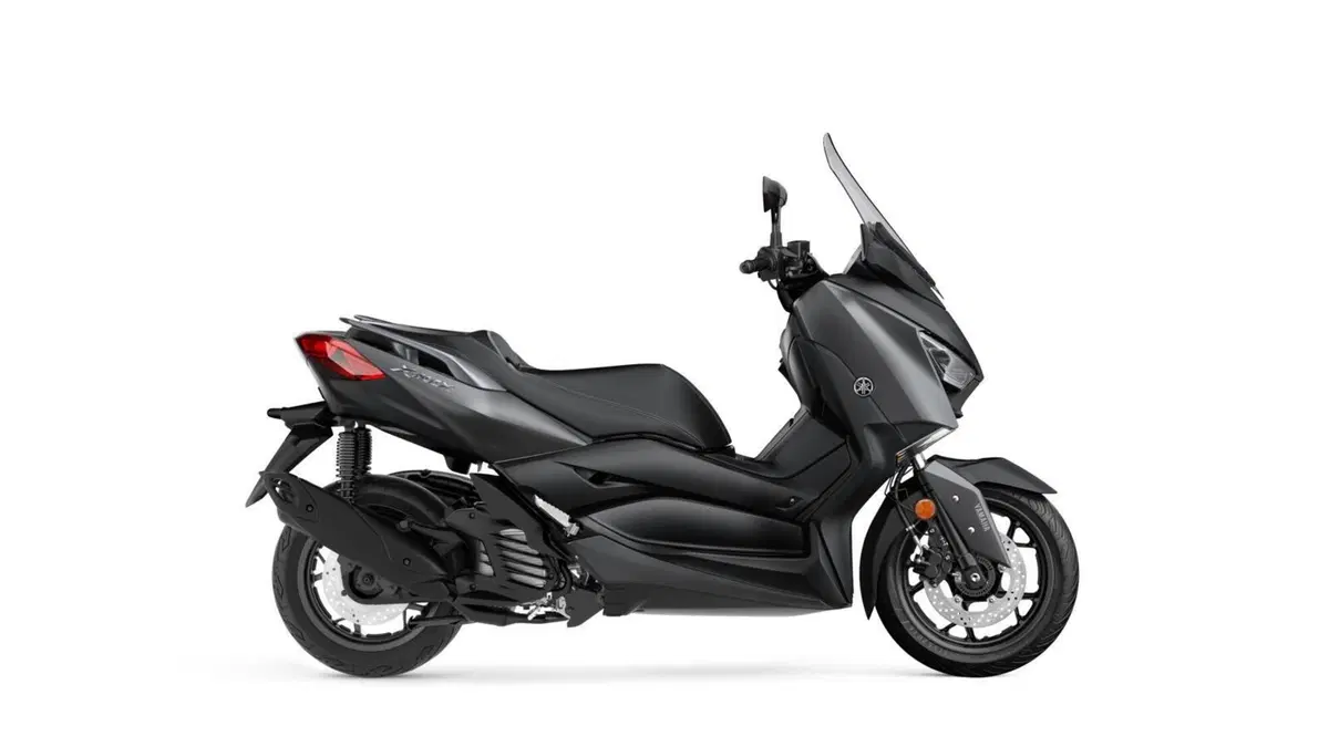 Yamaha: nuovi colori 2022 per NMAX 125 e 155, XMAX 300 e 125, Tricity 300 e D'elight 125