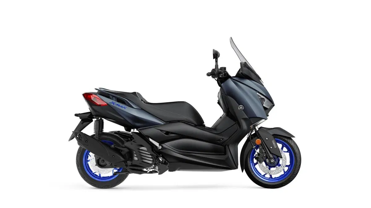 Yamaha: nuovi colori 2022 per NMAX 125 e 155, XMAX 300 e 125, Tricity 300 e D'elight 125 (4)