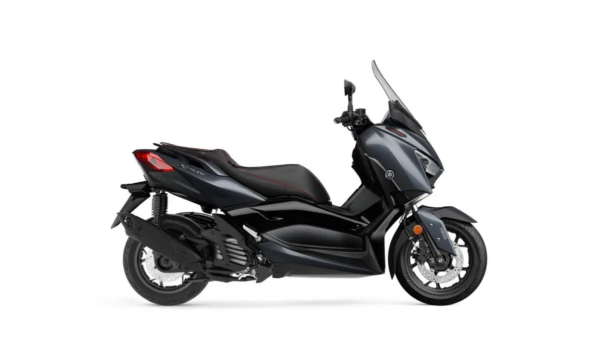 Yamaha: nuovi colori 2022 per NMAX 125 e 155, XMAX 300 e 125, Tricity 300 e D'elight 125 (12)