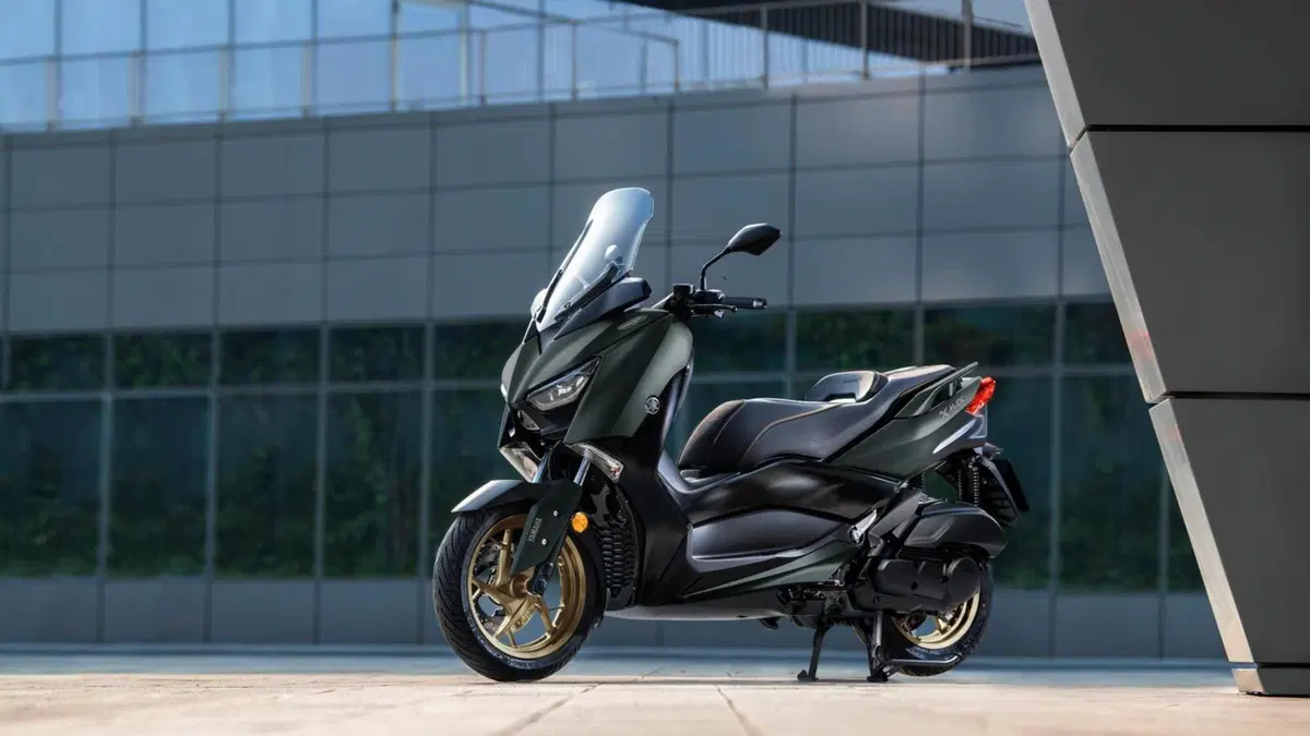Yamaha: nuovi colori 2022 per NMAX 125 e 155, XMAX 300 e 125, Tricity 300 e D'elight 125 (14)