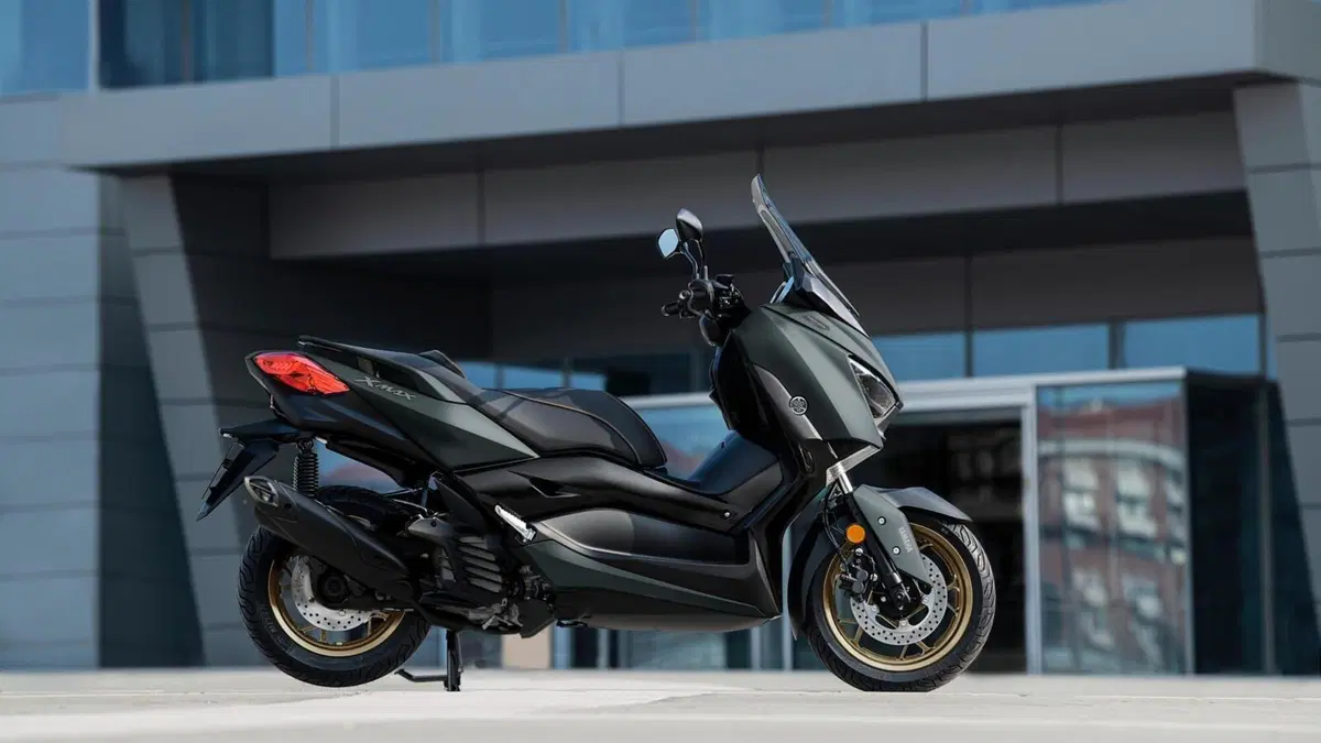 Yamaha: nuovi colori 2022 per NMAX 125 e 155, XMAX 300 e 125, Tricity 300 e D'elight 125 (13)