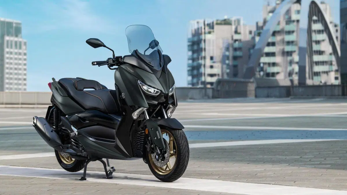 Yamaha: nuovi colori 2022 per NMAX 125 e 155, XMAX 300 e 125, Tricity 300 e D'elight 125 (15)