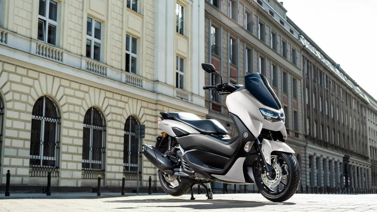 Yamaha: nuovi colori 2022 per NMAX 125 e 155, XMAX 300 e 125, Tricity 300 e D'elight 125 (8)