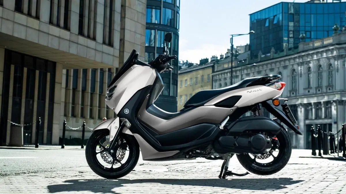 Yamaha: nuovi colori 2022 per NMAX 125 e 155, XMAX 300 e 125, Tricity 300 e D'elight 125 (10)
