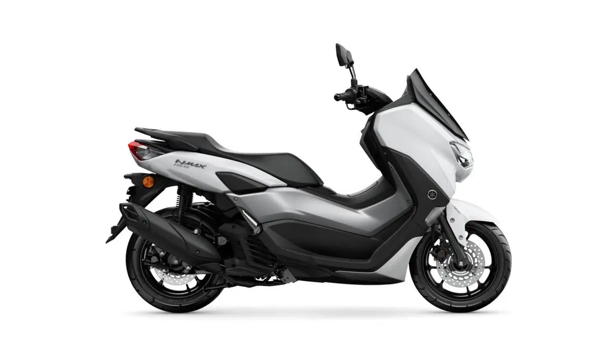 Yamaha: nuovi colori 2022 per NMAX 125 e 155, XMAX 300 e 125, Tricity 300 e D'elight 125 (5)