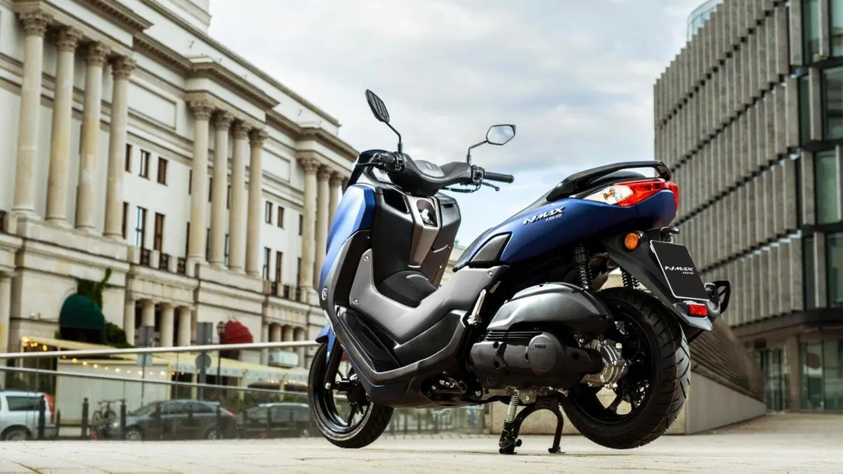 Yamaha: nuovi colori 2022 per NMAX 125 e 155, XMAX 300 e 125, Tricity 300 e D'elight 125 (2)