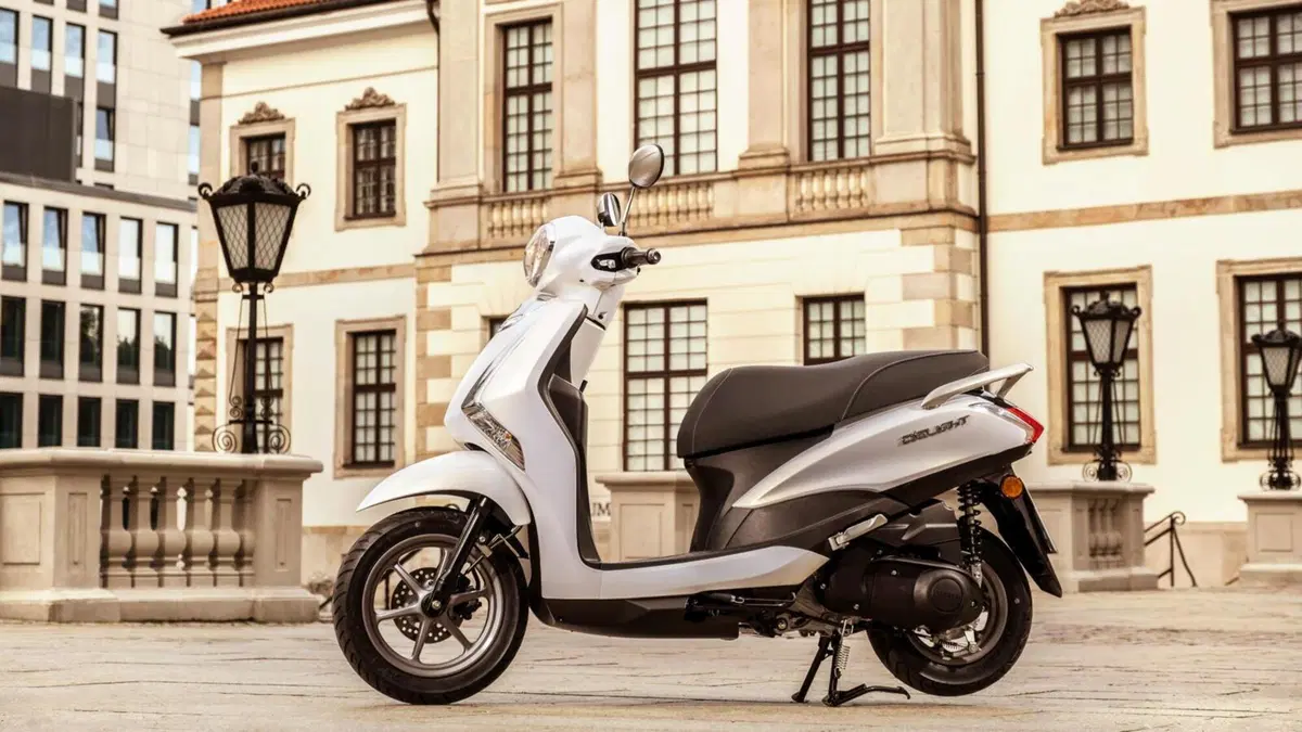 Yamaha: nuovi colori 2022 per NMAX 125 e 155, XMAX 300 e 125, Tricity 300 e D'elight 125 (6)