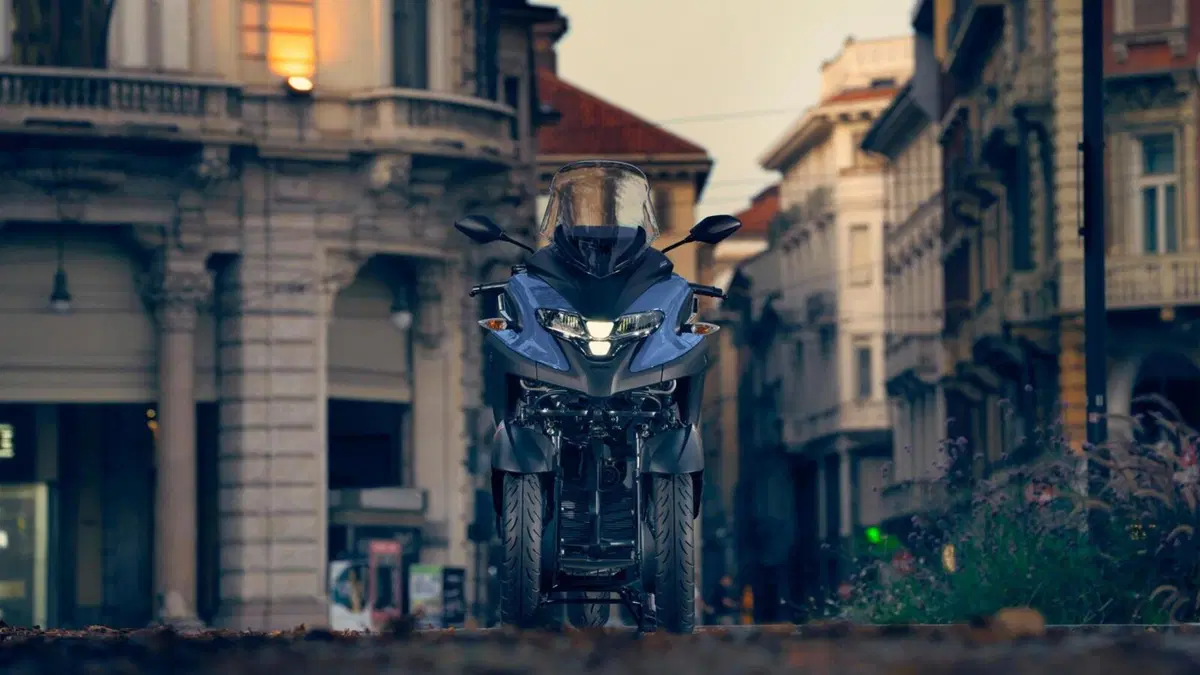Yamaha: nuovi colori 2022 per NMAX 125 e 155, XMAX 300 e 125, Tricity 300 e D'elight 125 (8)