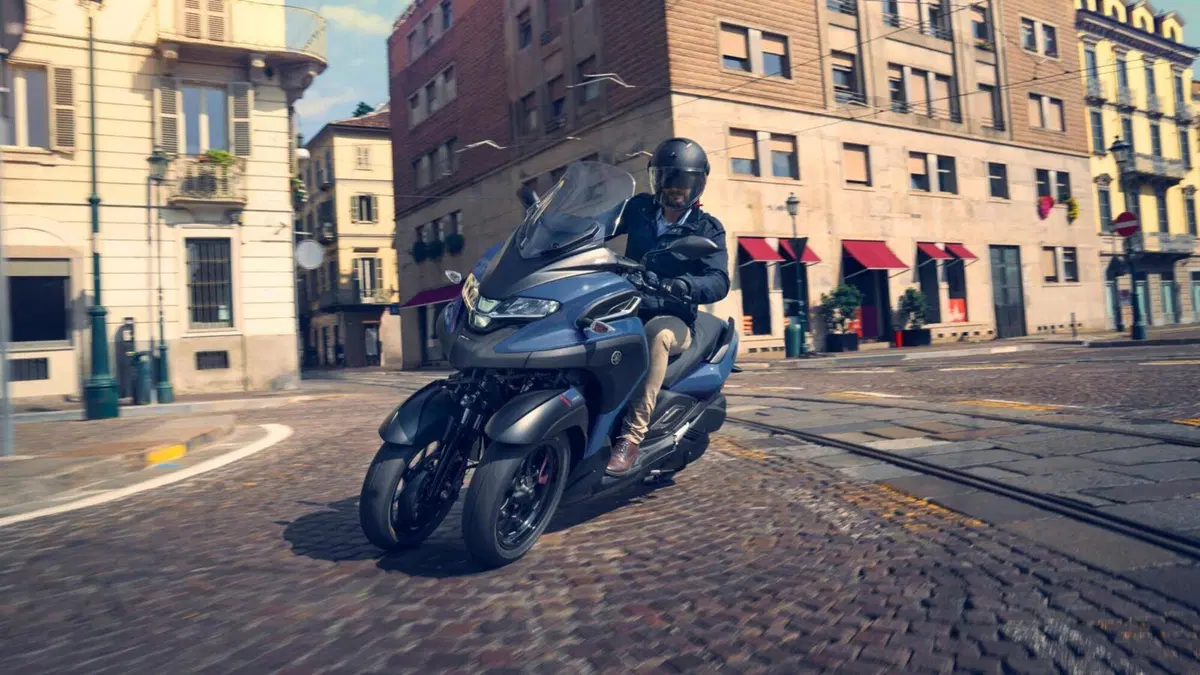 Yamaha: nuovi colori 2022 per NMAX 125 e 155, XMAX 300 e 125, Tricity 300 e D'elight 125 (11)