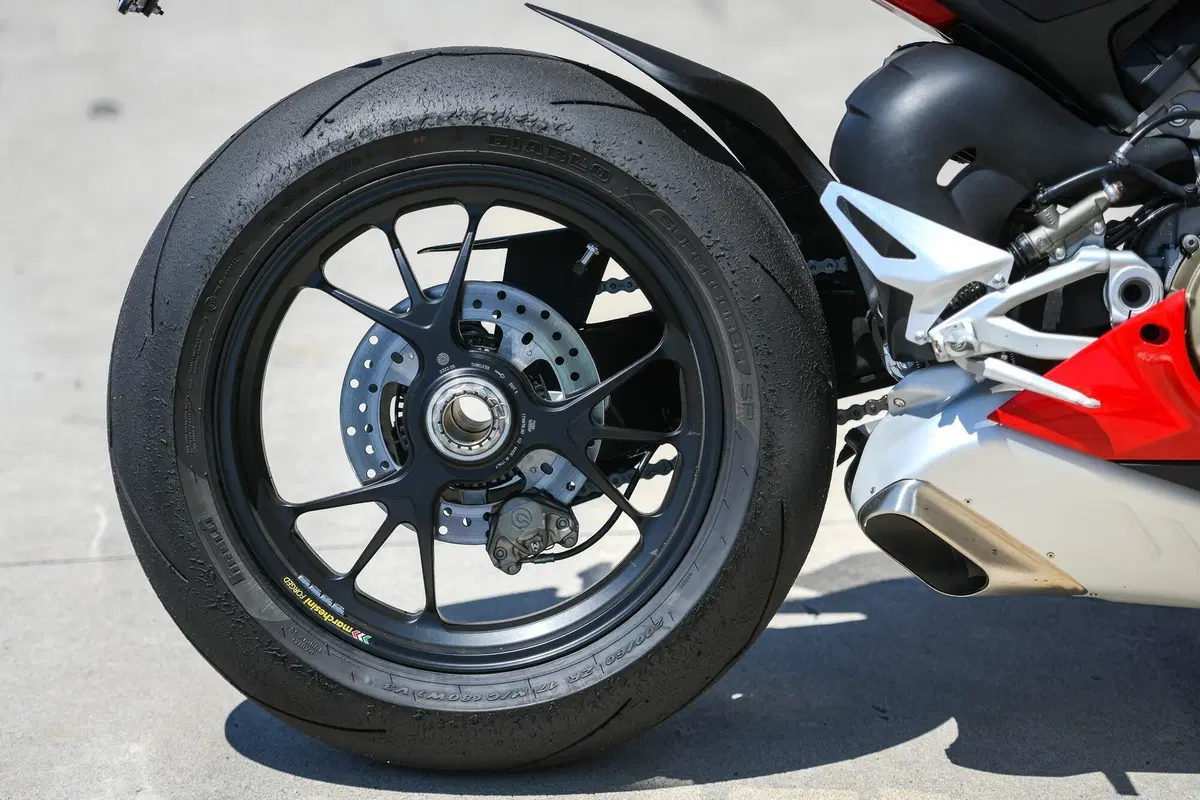 Ducati Panigale V4 S (11)