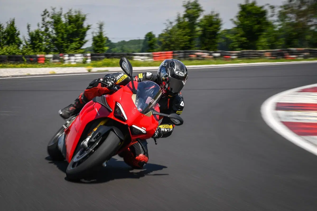 Ducati Panigale V4 S (7)