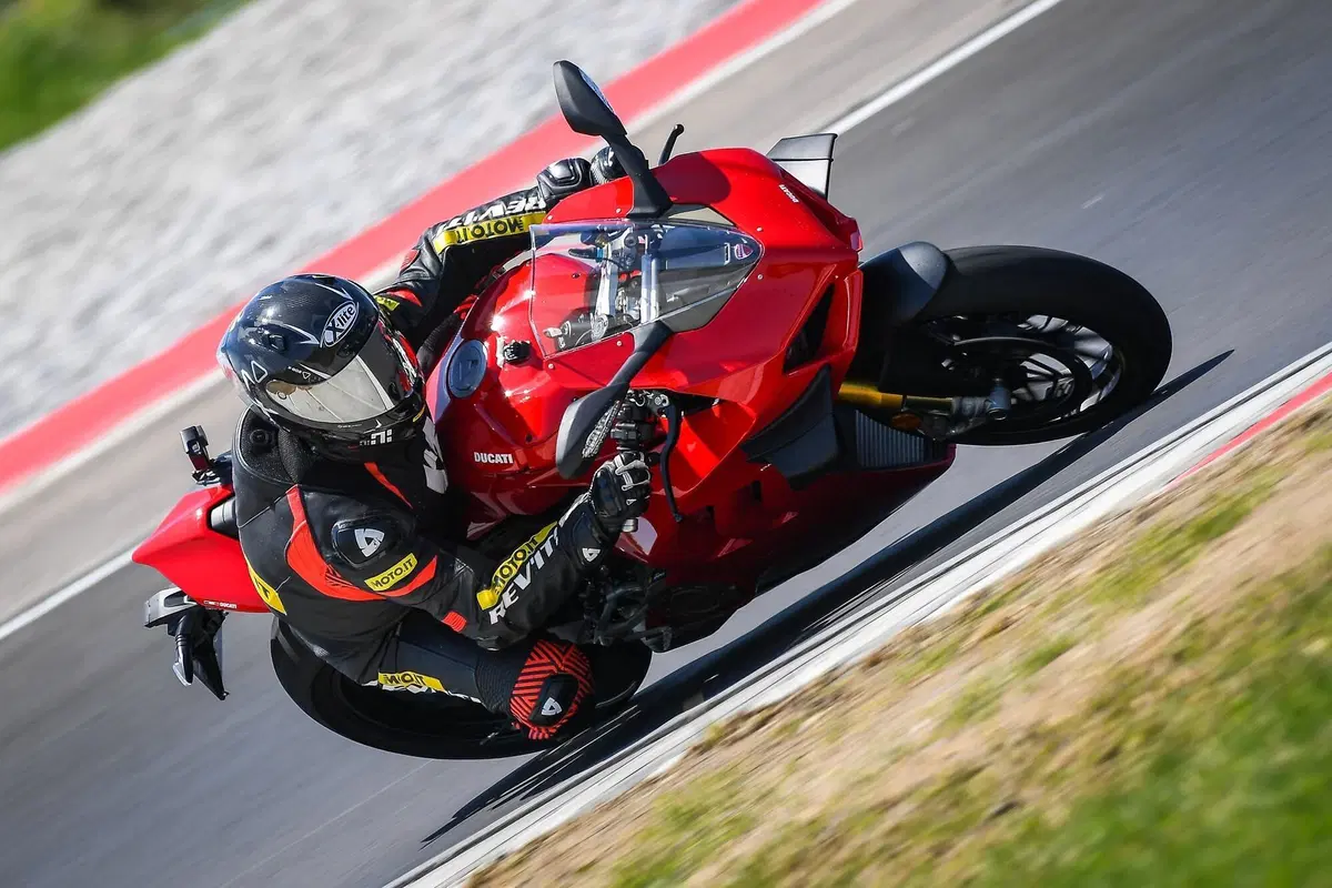 Ducati Panigale V4 S (3)
