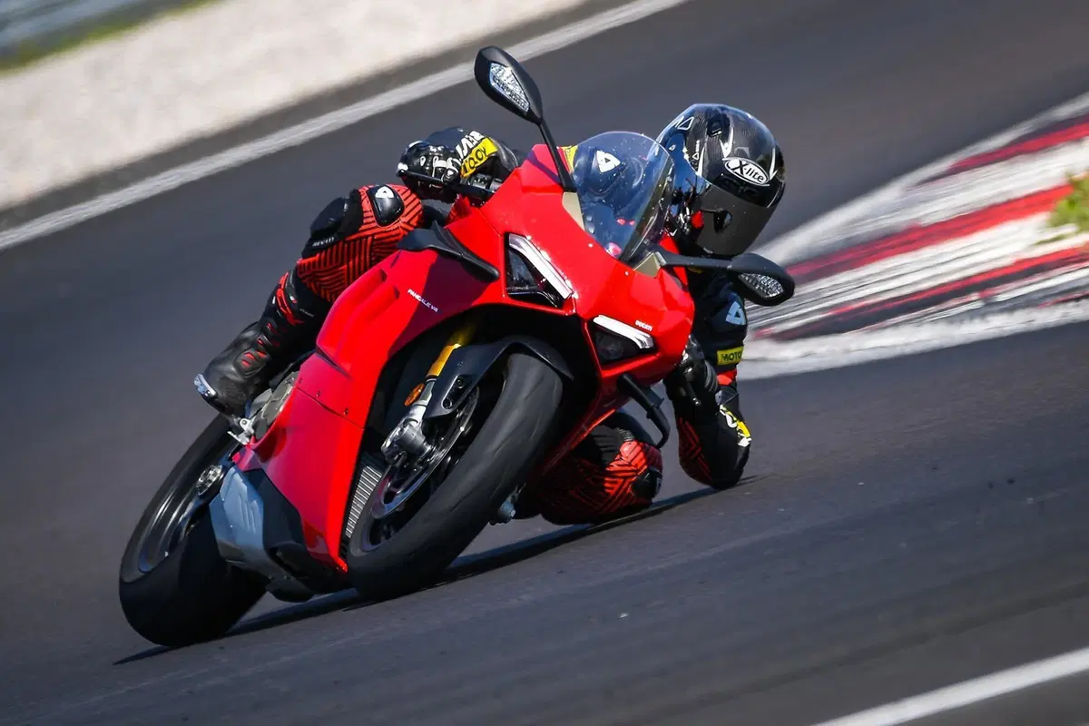 Ducati Panigale V4 S (5)